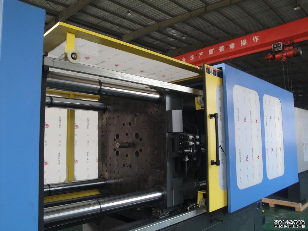 CE injection molding machine